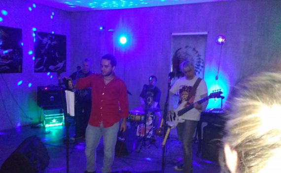 3 é Ótimo, no Black Market