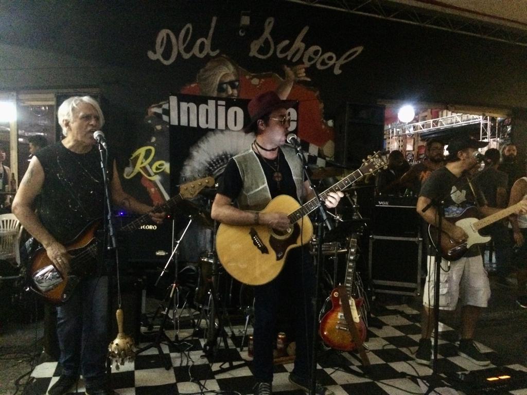 Indio Joe no Old School Rock Bar