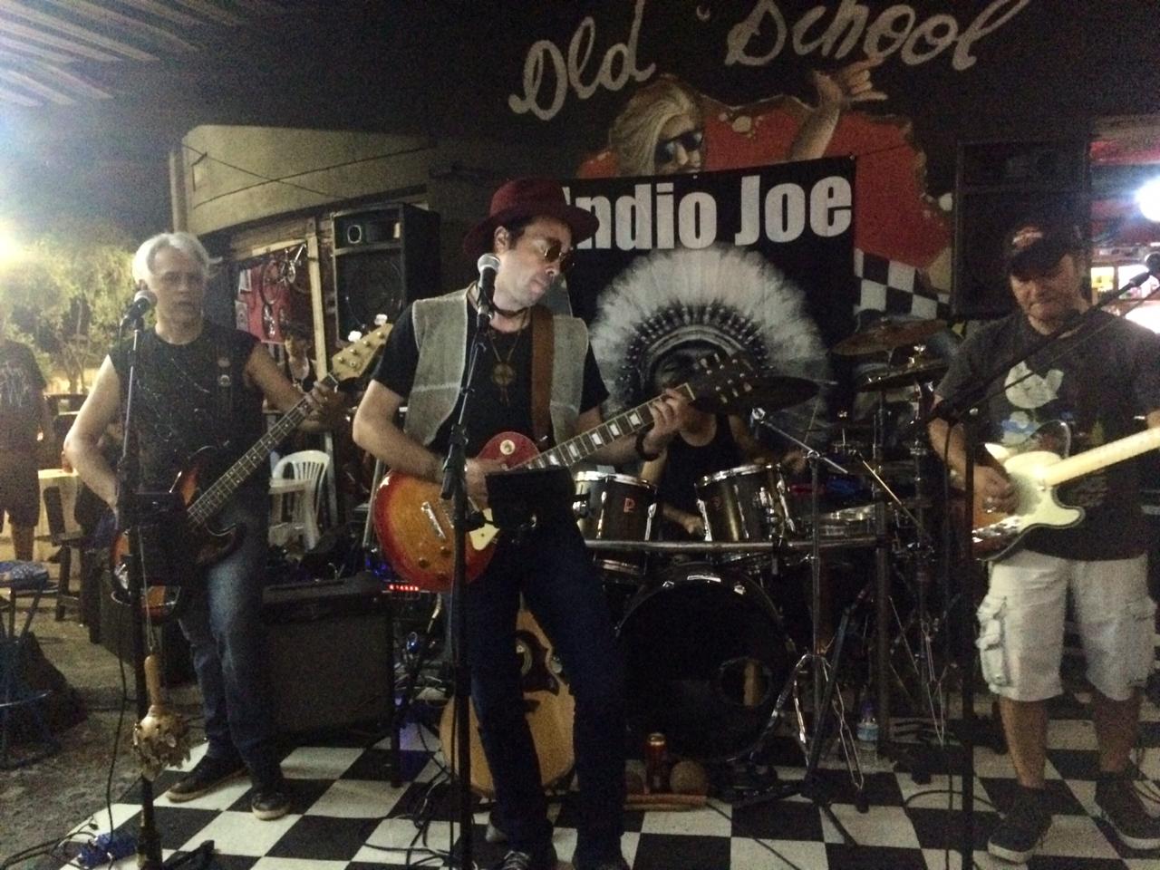 Indio Joe no Old School Rock Bar
