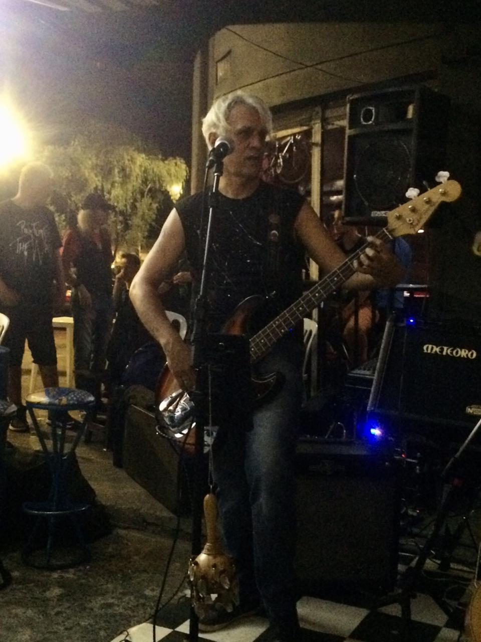 Indio Joe no Old School Rock Bar