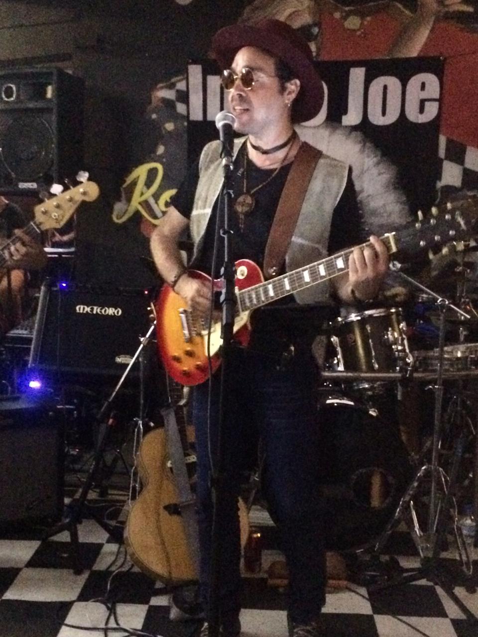 Indio Joe no Old School Rock Bar