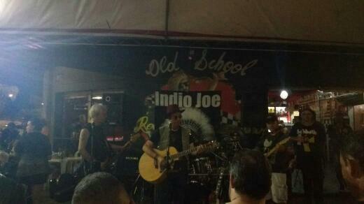 Indio Joe no Old School Rock Bar