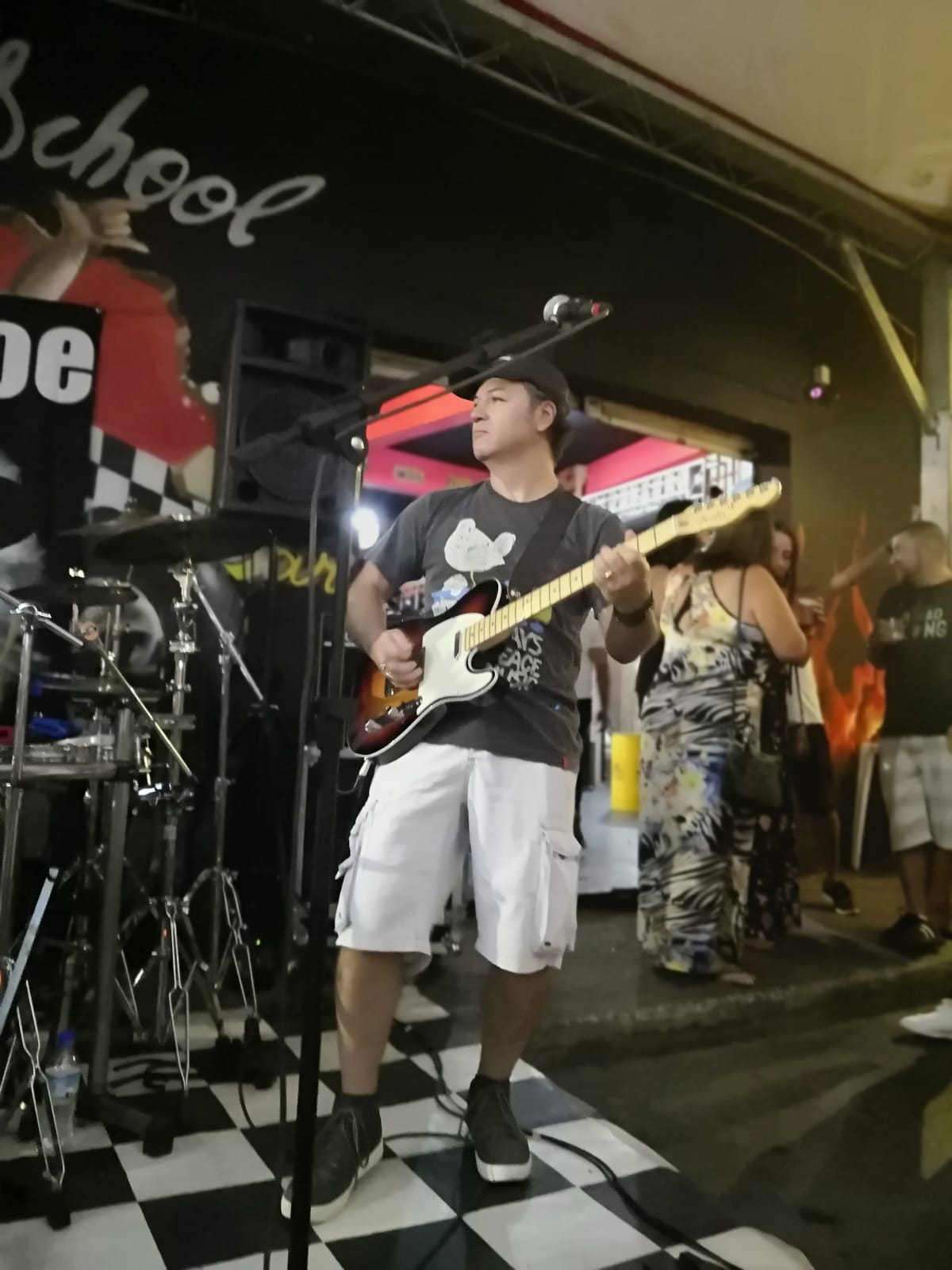 Indio Joe no Old School Rock Bar