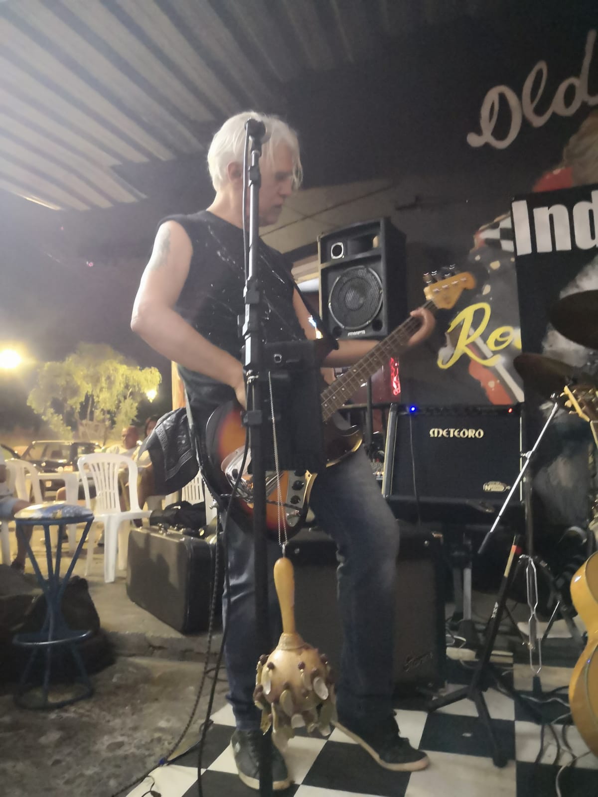 Indio Joe no Old School Rock Bar