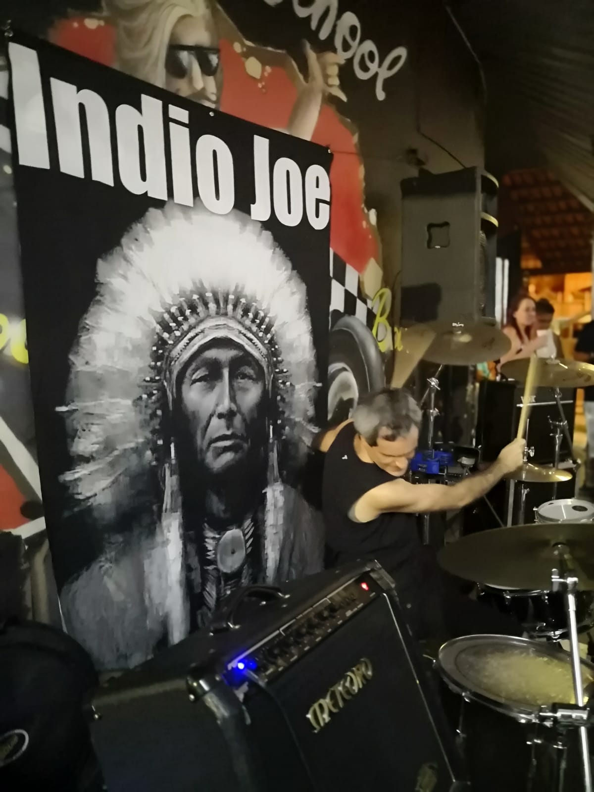 Indio Joe no Old School Rock Bar