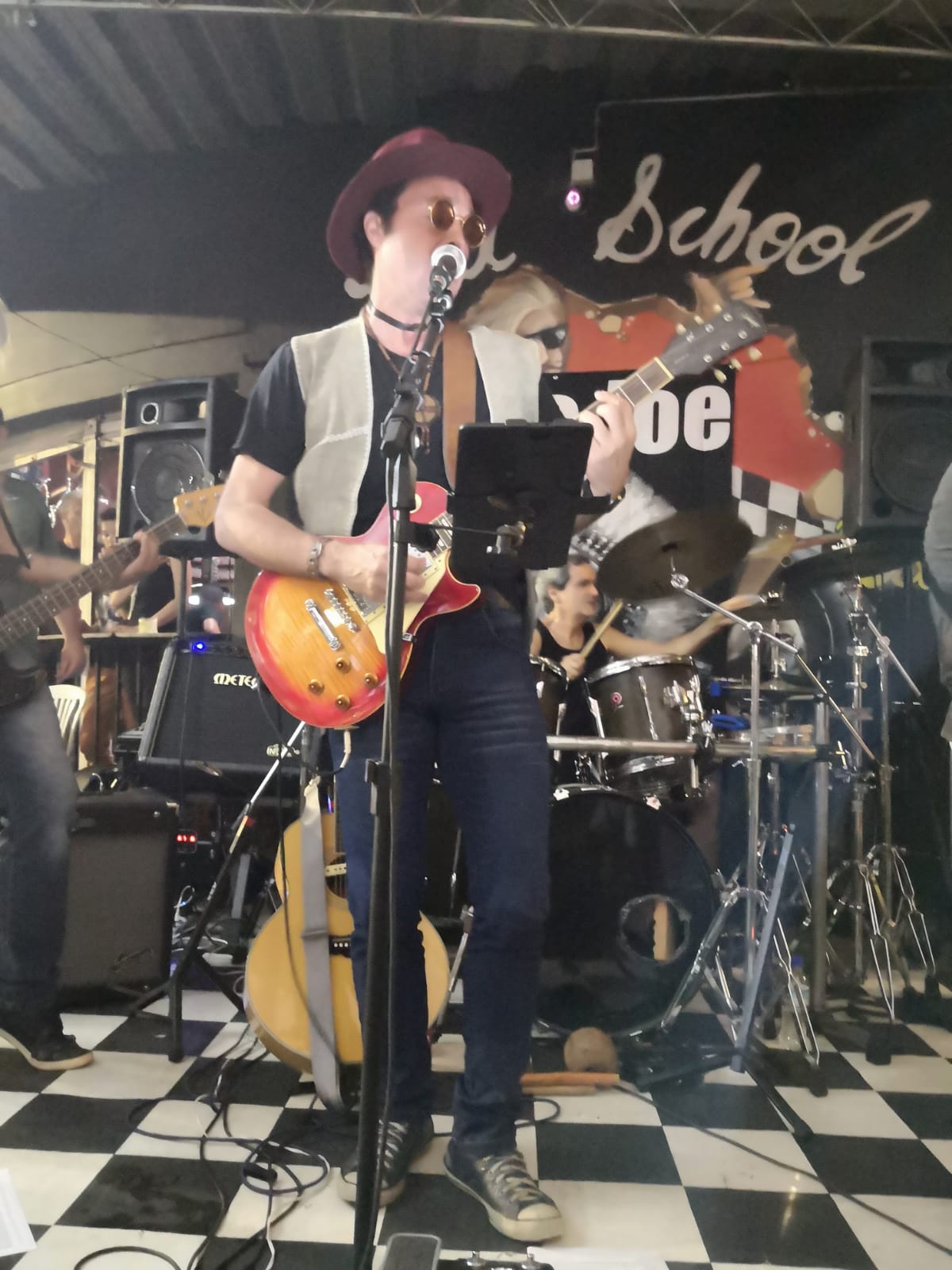 Indio Joe no Old School Rock Bar