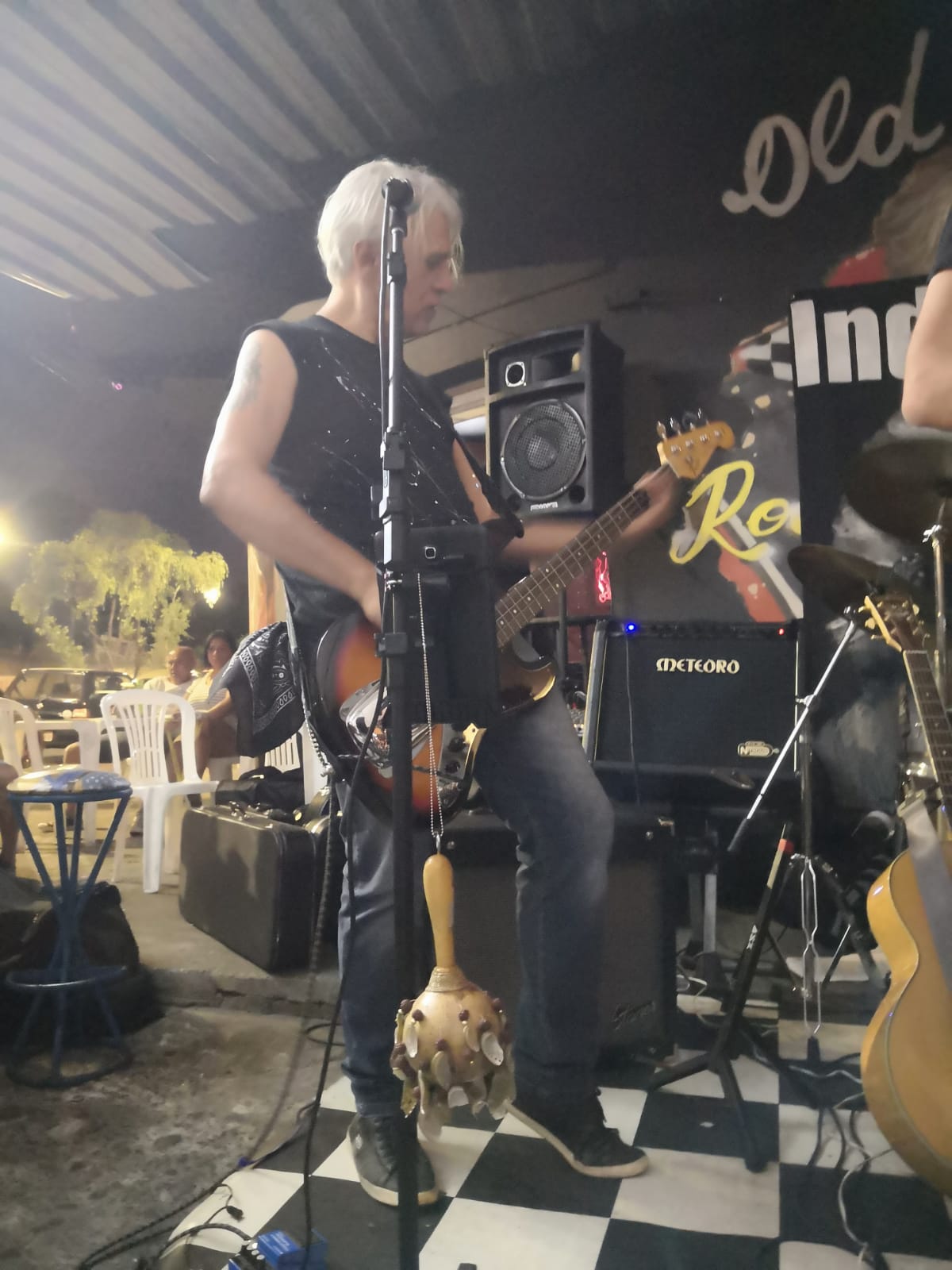 Indio Joe no Old School Rock Bar