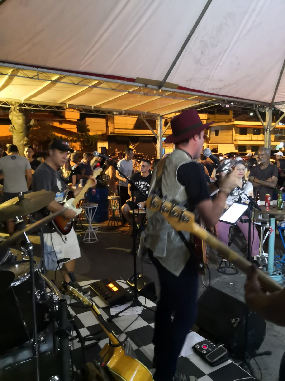 Indio Joe no Old School Rock Bar