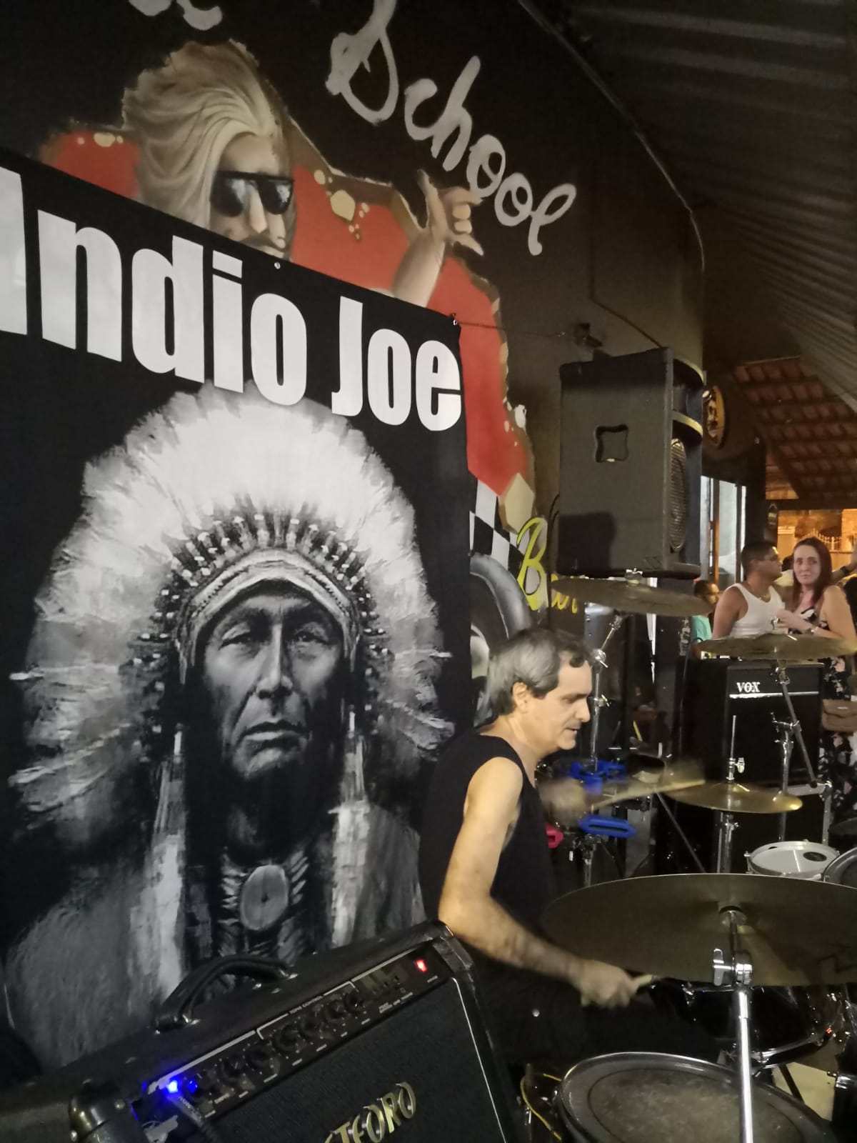 Indio Joe no Old School Rock Bar