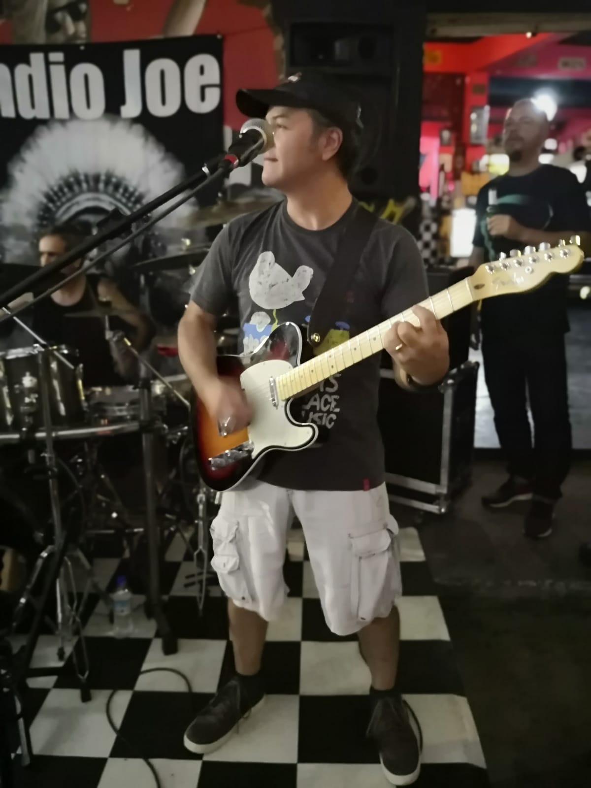 Indio Joe no Old School Rock Bar