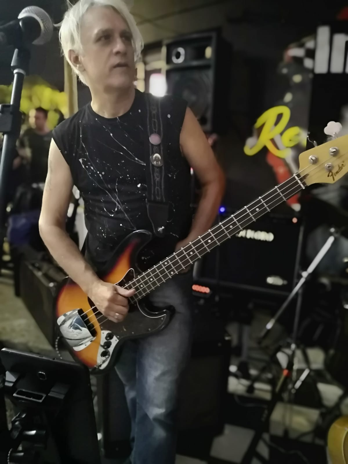 Indio Joe no Old School Rock Bar