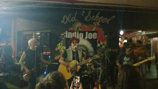 Indio Joe no Old School Rock Bar