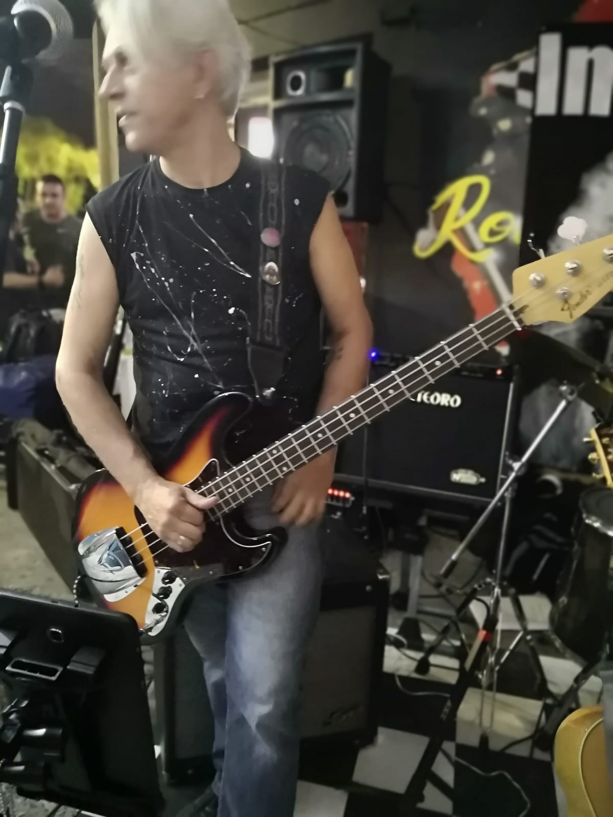 Indio Joe no Old School Rock Bar