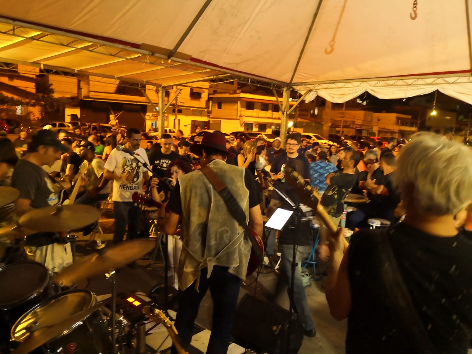 Indio Joe no Old School Rock Bar