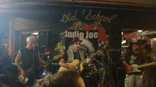 Indio Joe no Old School Rock Bar