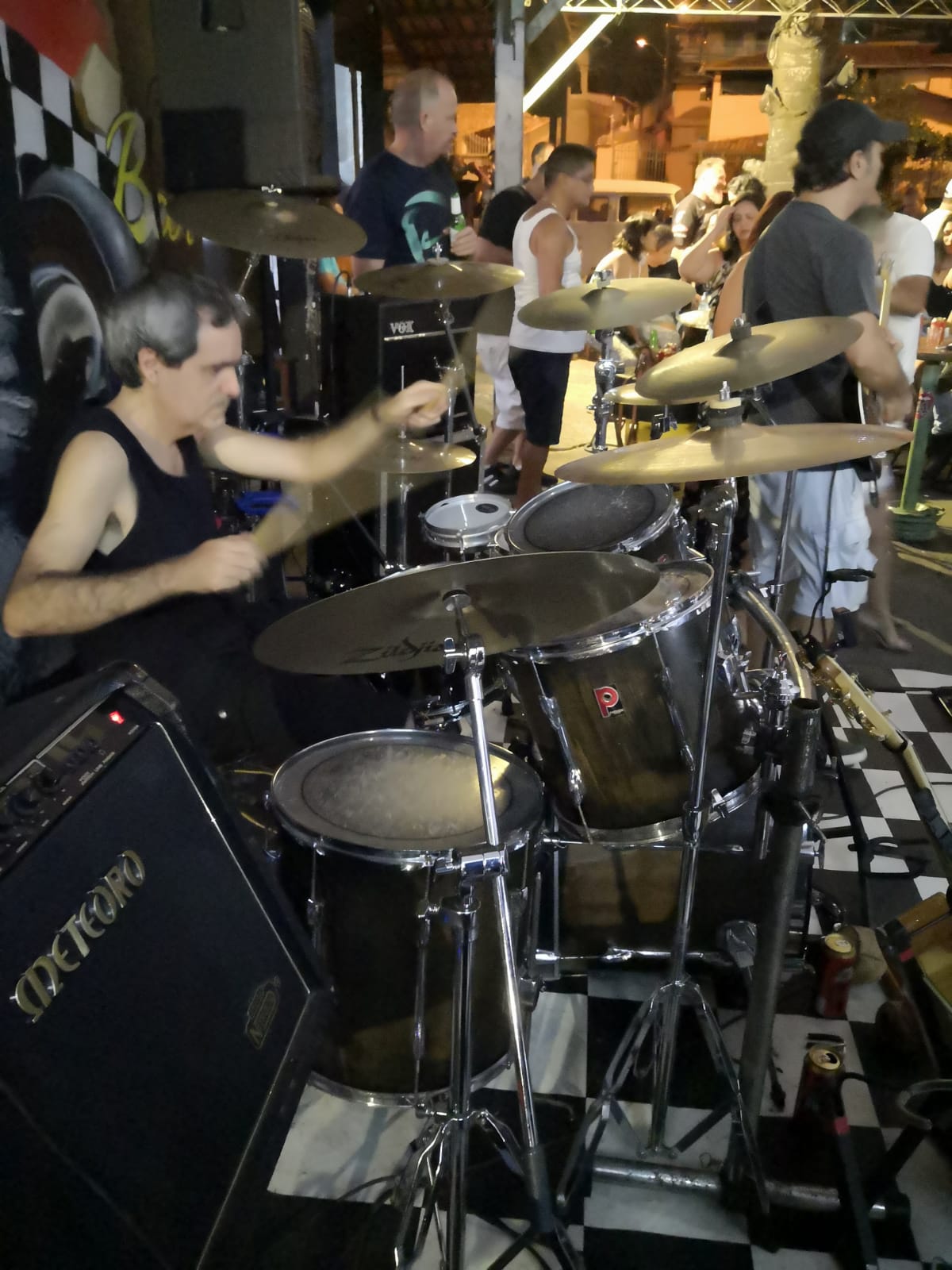 Indio Joe no Old School Rock Bar