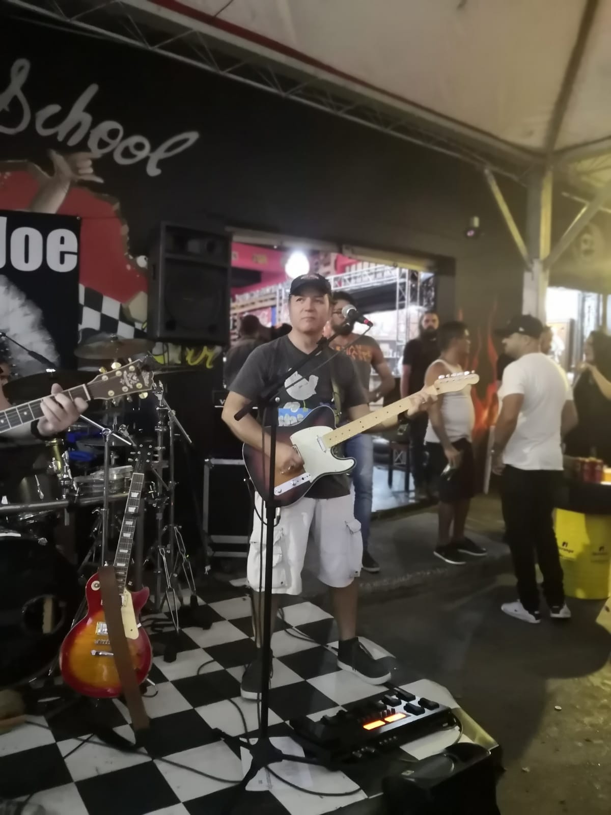 Indio Joe no Old School Rock Bar