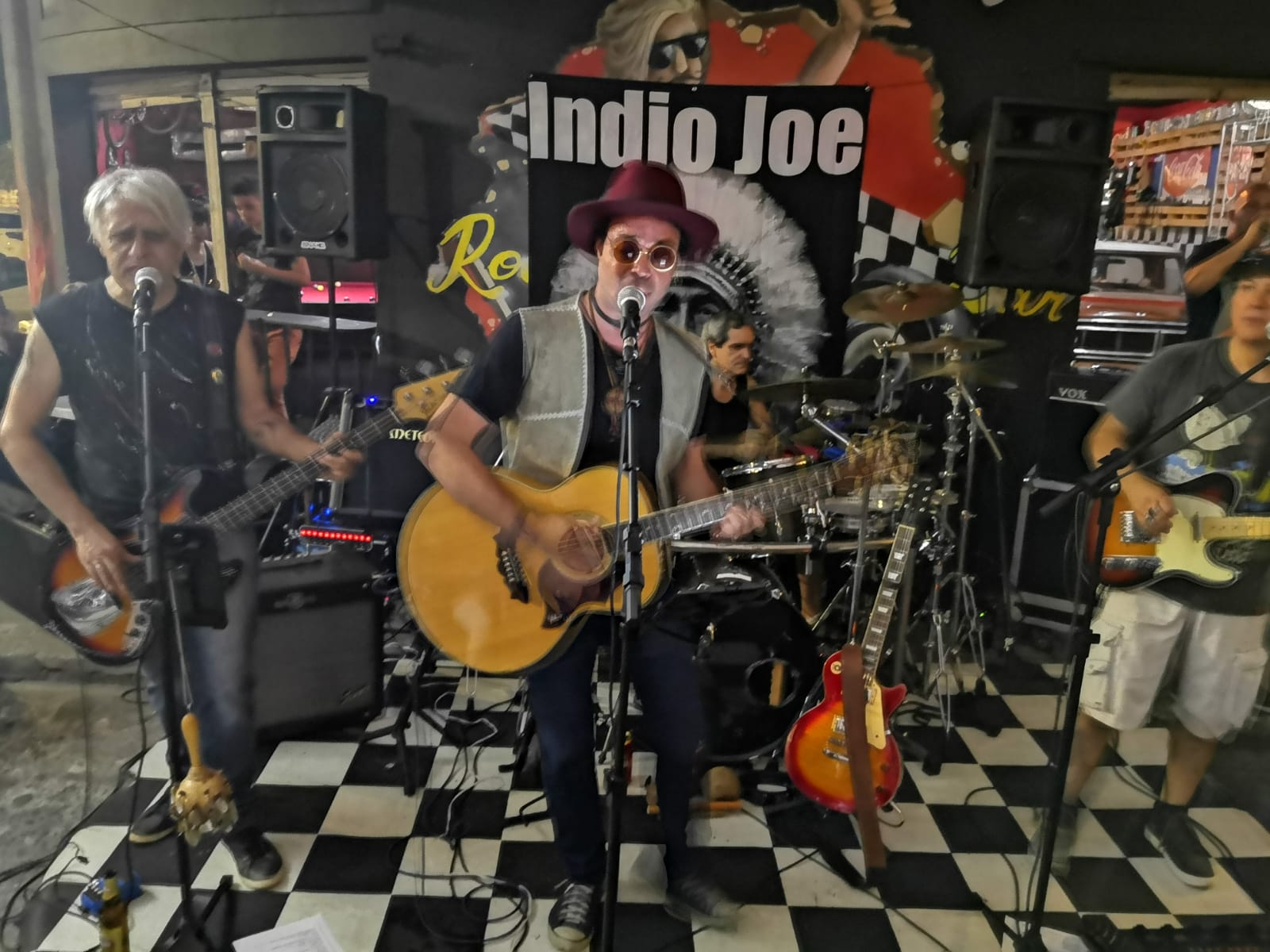 Indio Joe no Old School Rock Bar