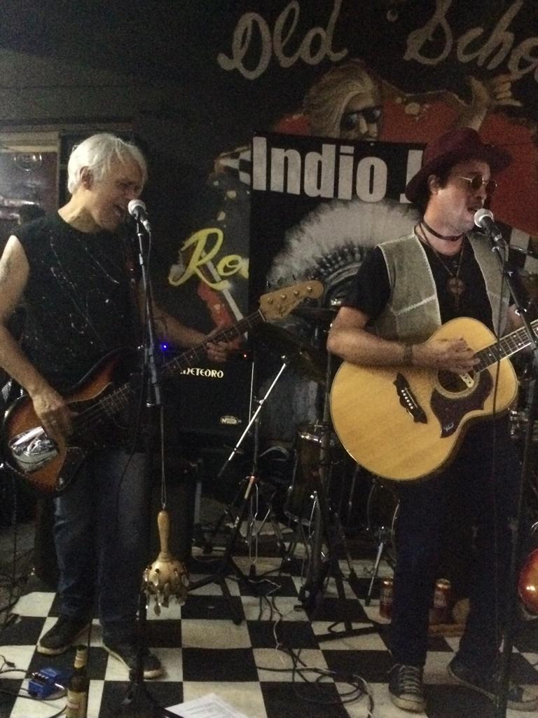 Indio Joe no Old School Rock Bar