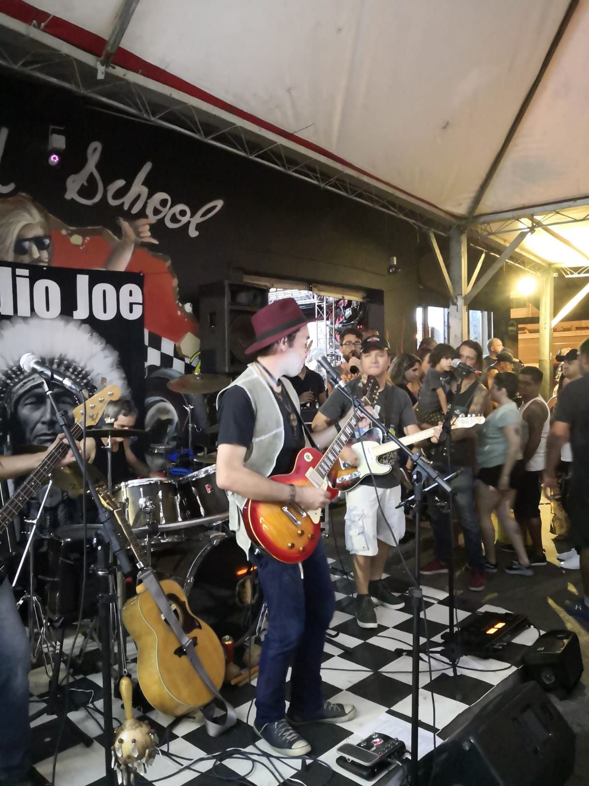 Indio Joe no Old School Rock Bar