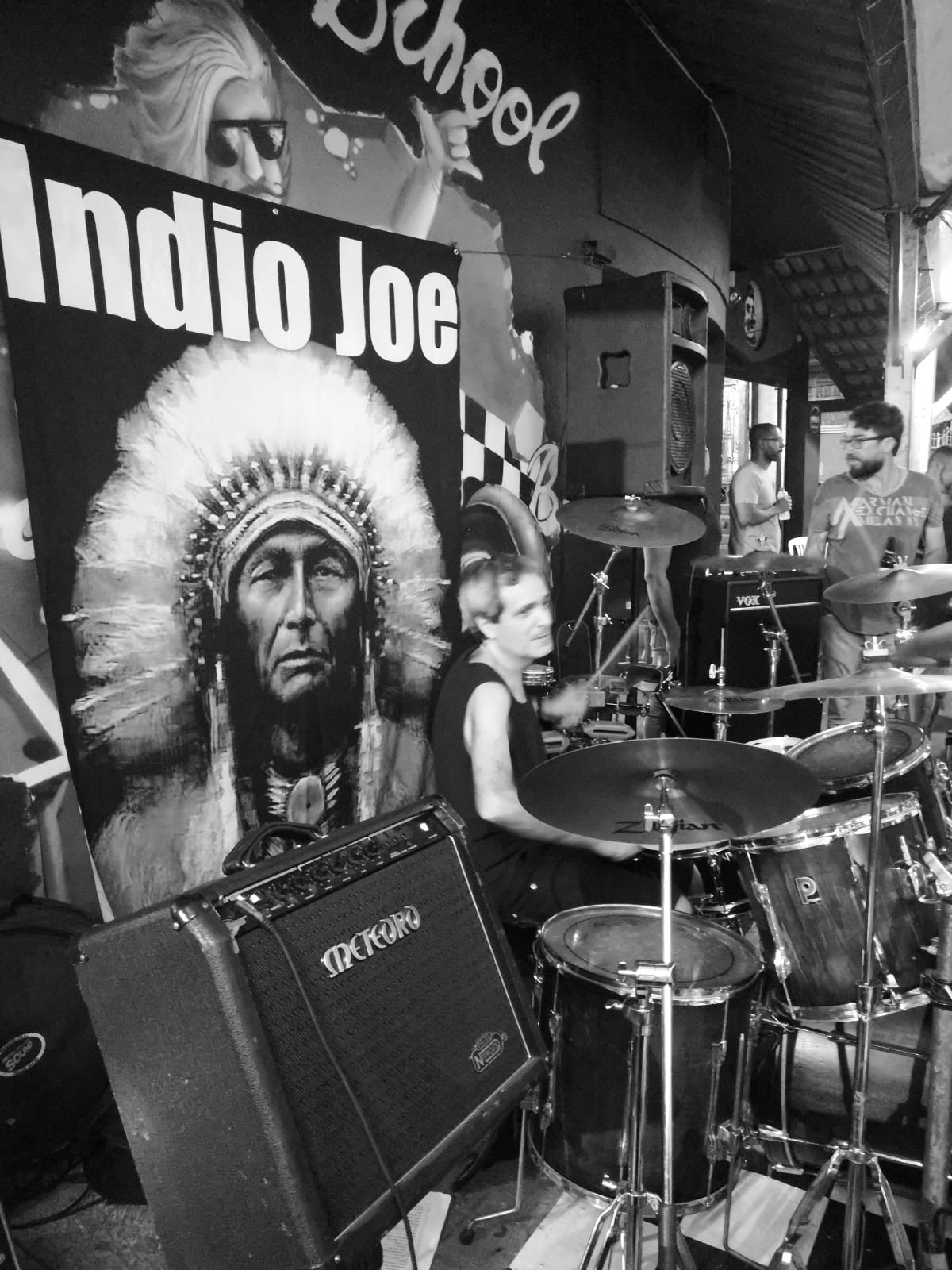 Indio Joe no Old School Rock Bar
