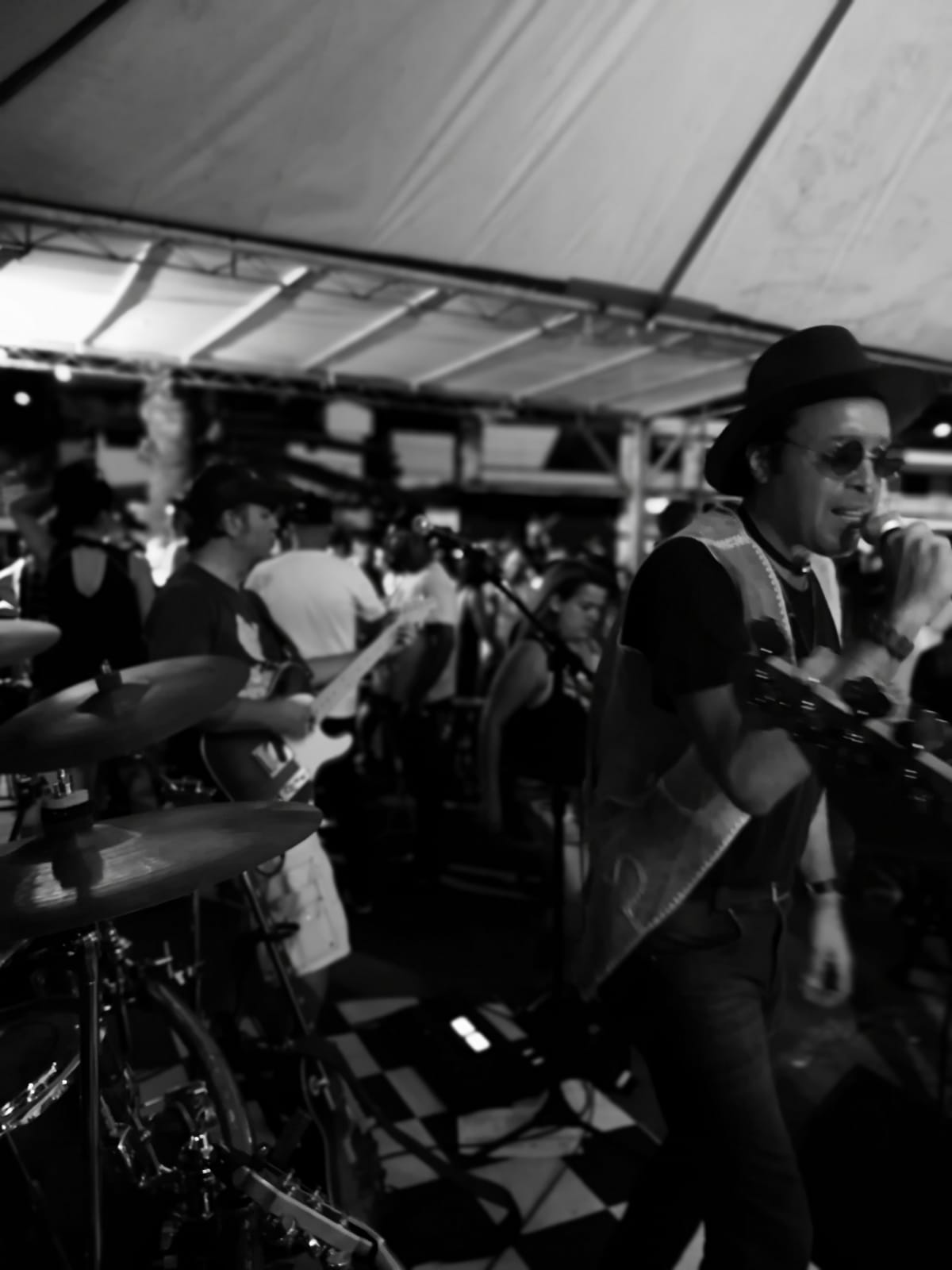 Indio Joe no Old School Rock Bar