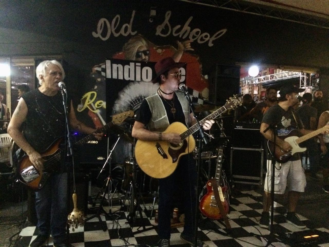 Indio Joe no Old School Rock Bar