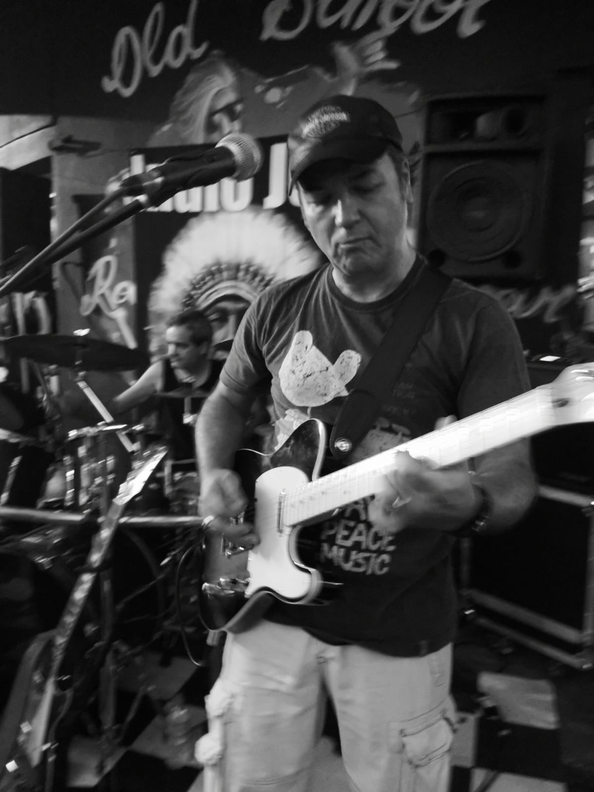 Indio Joe no Old School Rock Bar