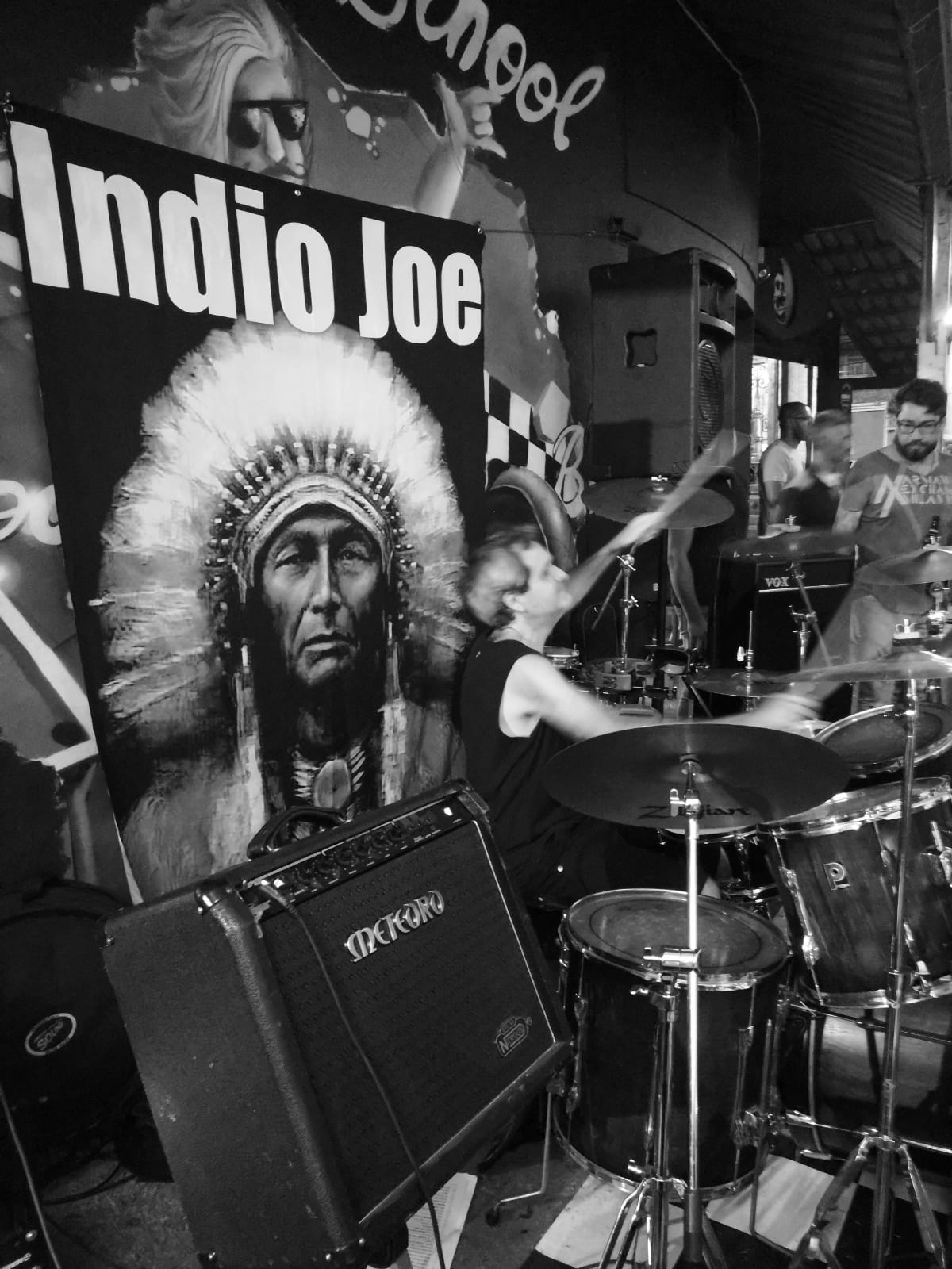 Indio Joe no Old School Rock Bar