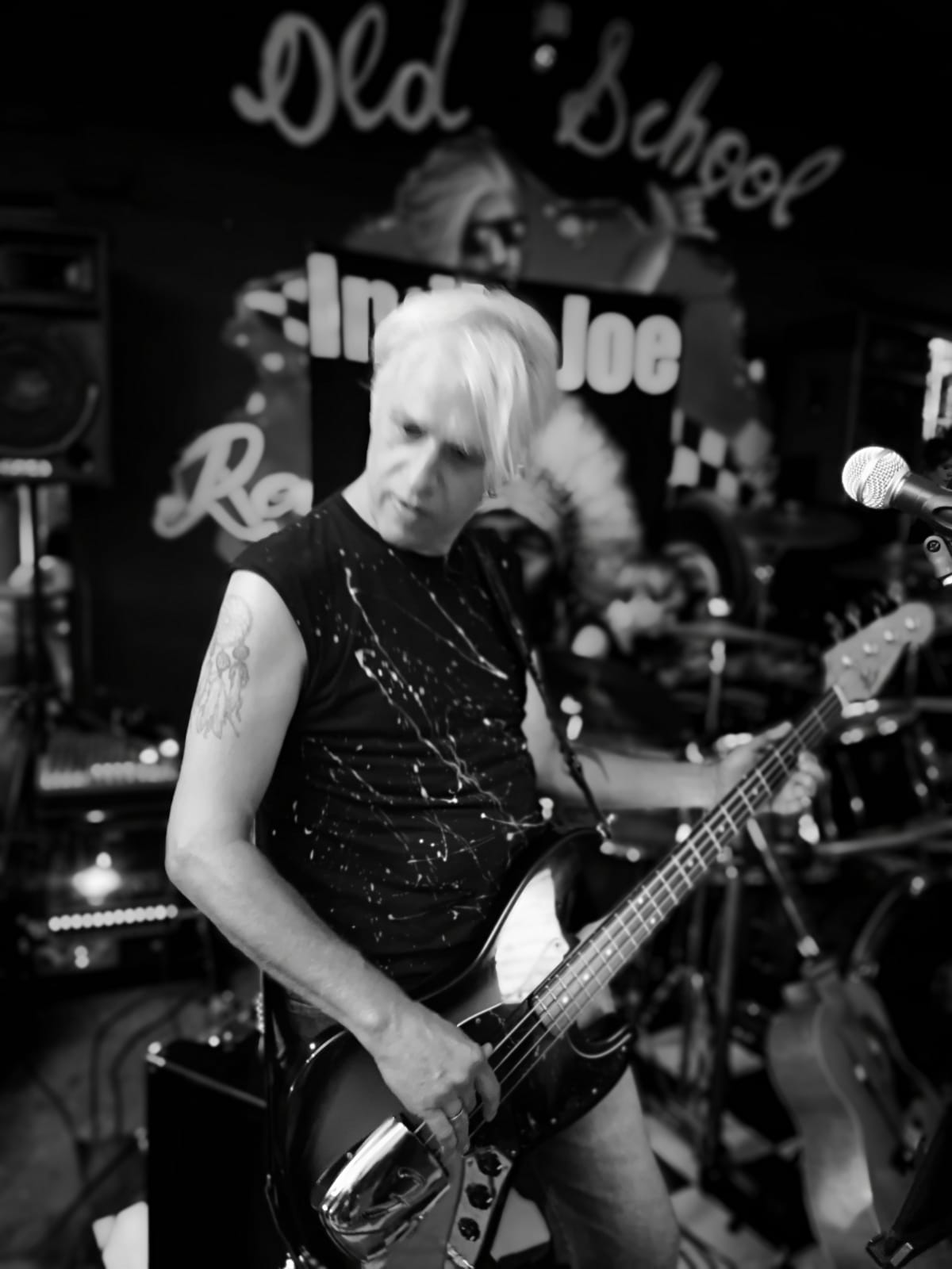 Indio Joe no Old School Rock Bar