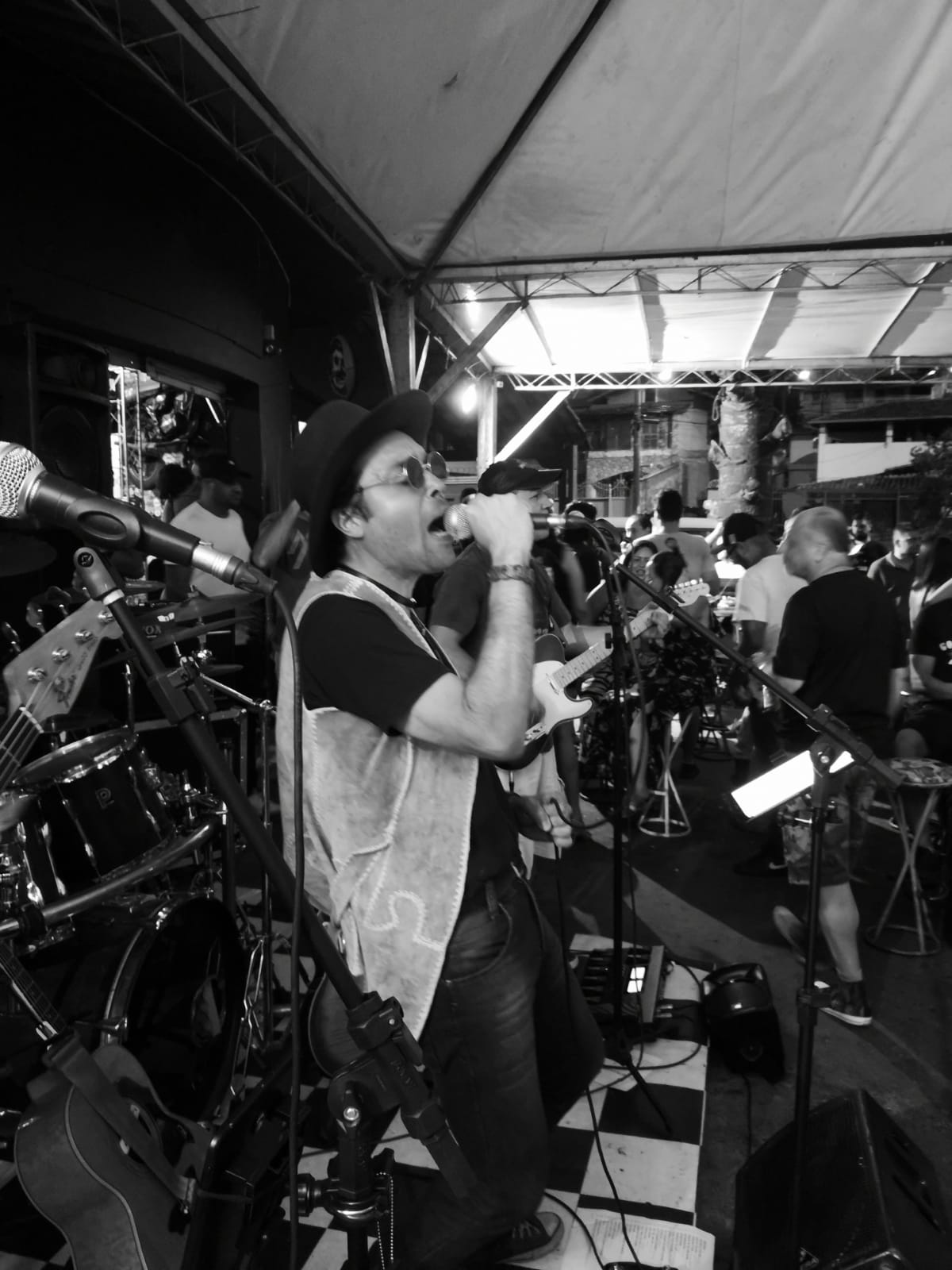 Indio Joe no Old School Rock Bar