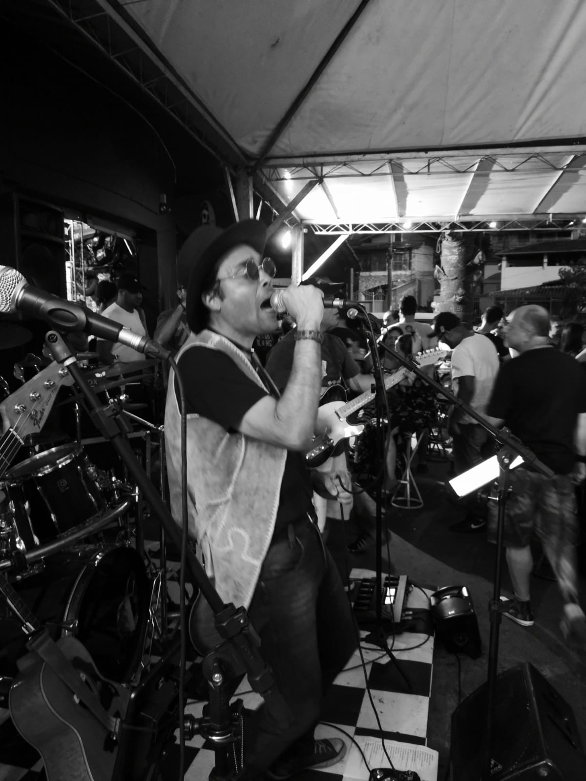 Indio Joe no Old School Rock Bar