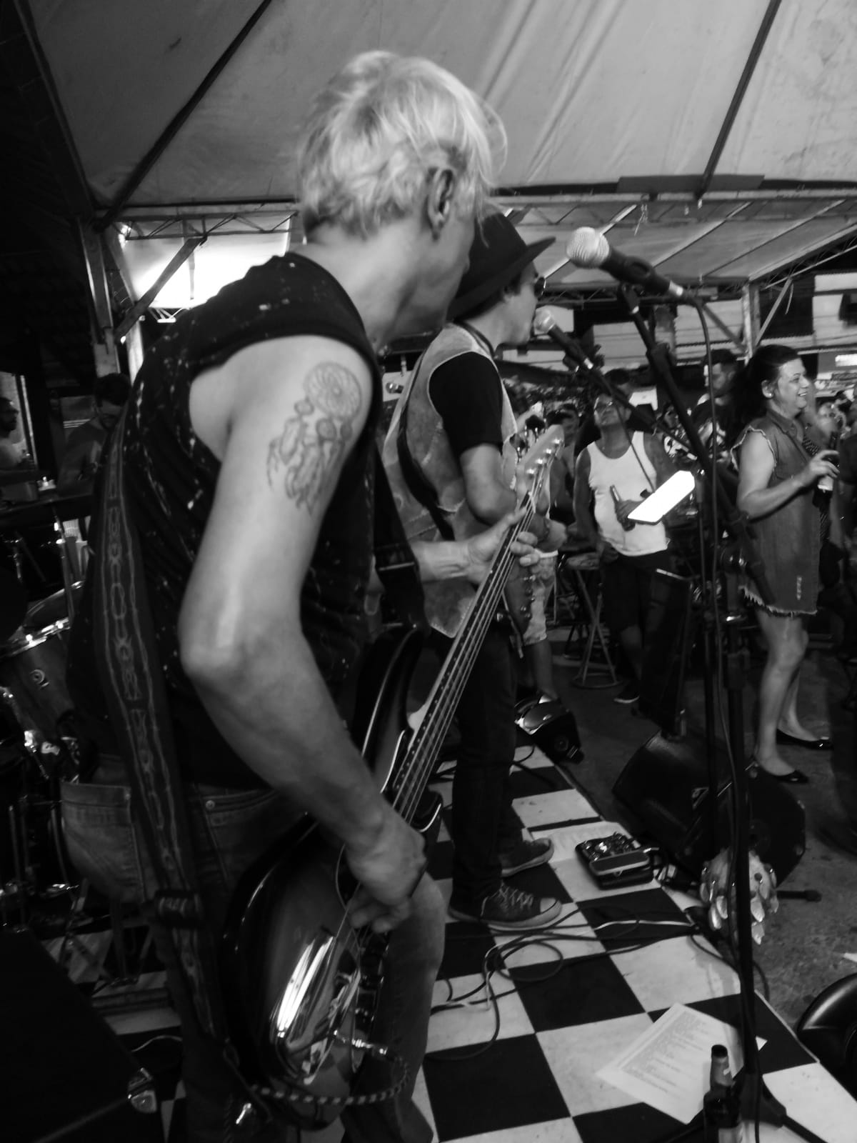 Indio Joe no Old School Rock Bar