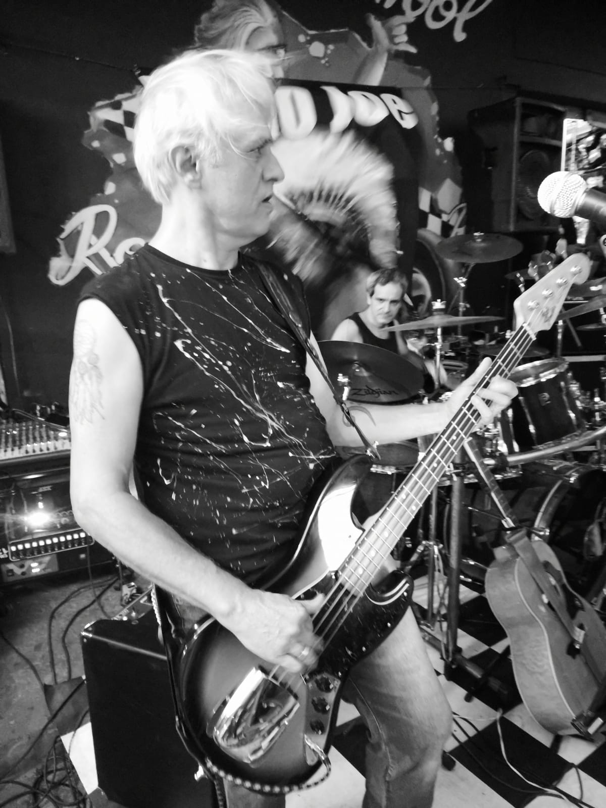 Indio Joe no Old School Rock Bar