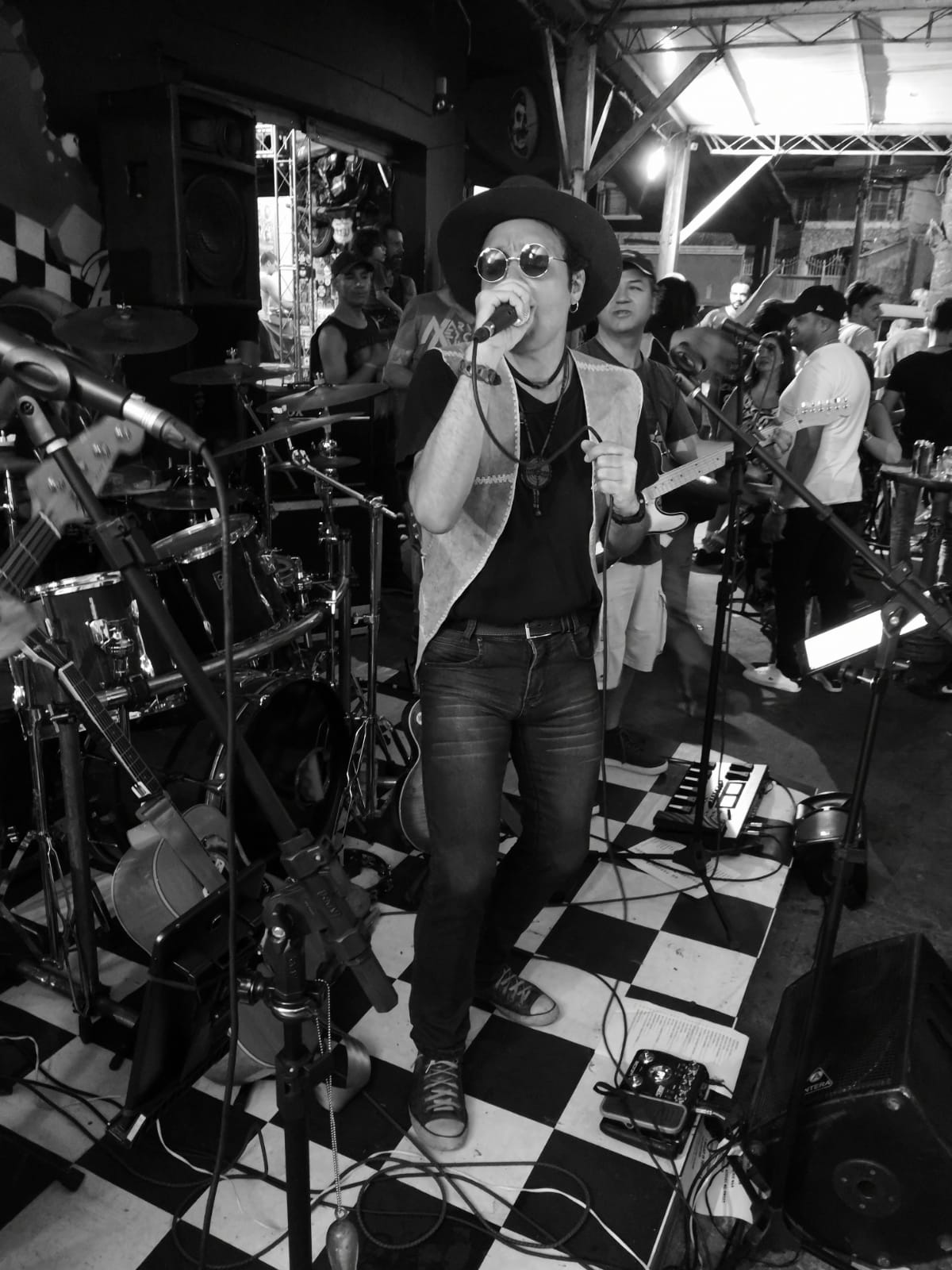 Indio Joe no Old School Rock Bar