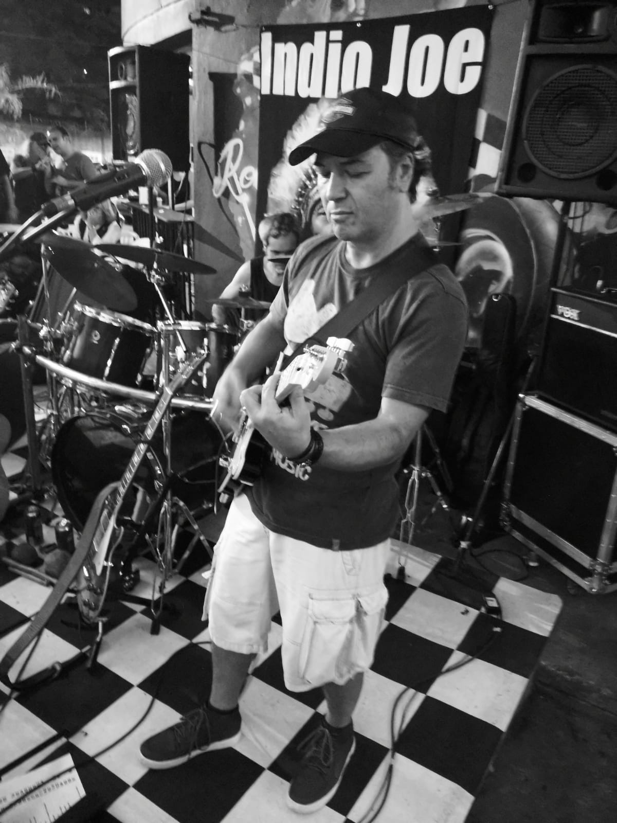 Indio Joe no Old School Rock Bar