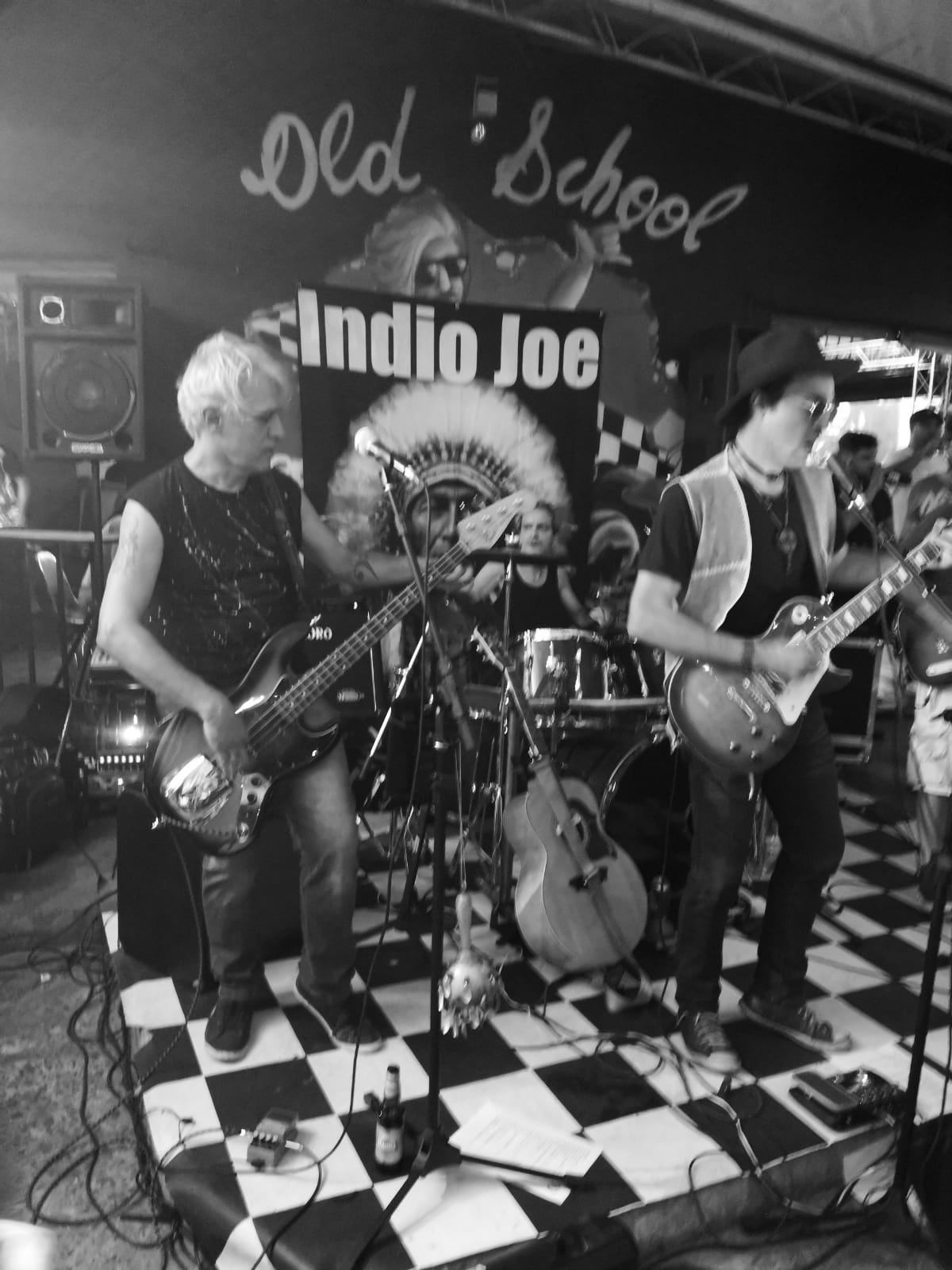 Indio Joe no Old School Rock Bar
