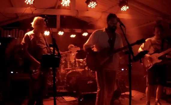 Indio Joe toca Hey Joe